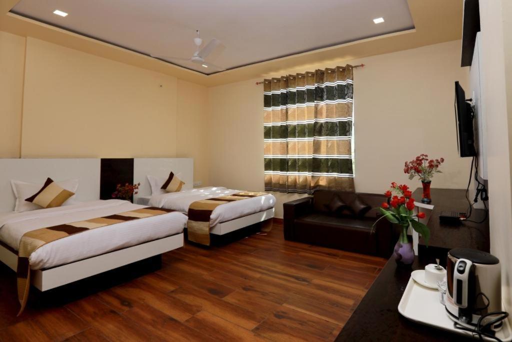 Rock Star Hotel Pushkar Ngoại thất bức ảnh